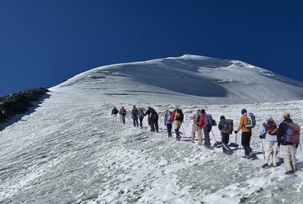 Climbing-UT-Kangri